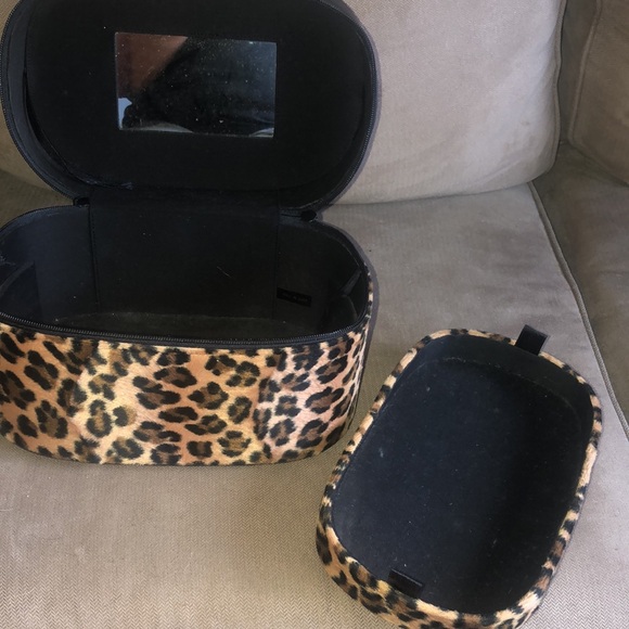 Large cheetah train case - Picture 4 of 4